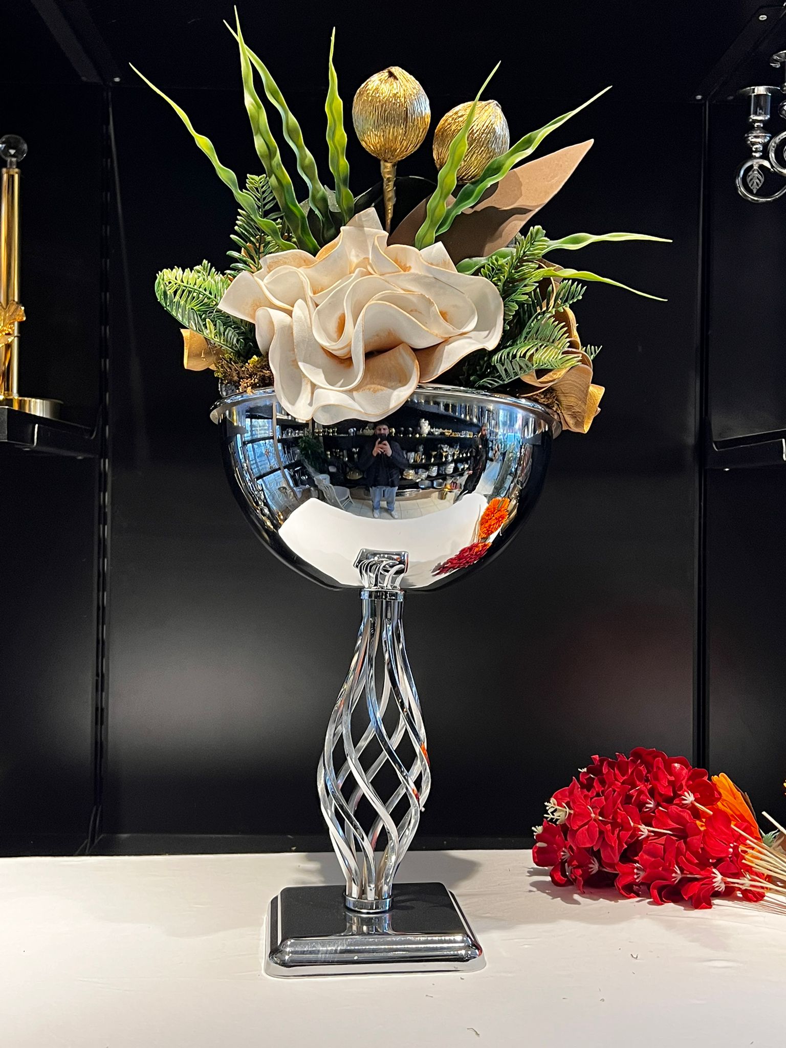 VAZO DEKOR Burgu Ayaklı gümüş renk Metal Kadeh Vazo ve Dekoratif Obje