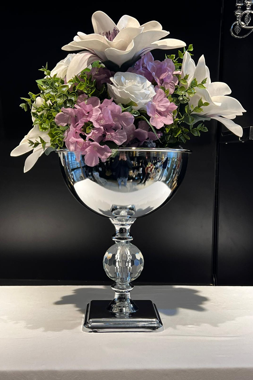 Kristal Küre Detaylı Gümüş Lüks Vazo