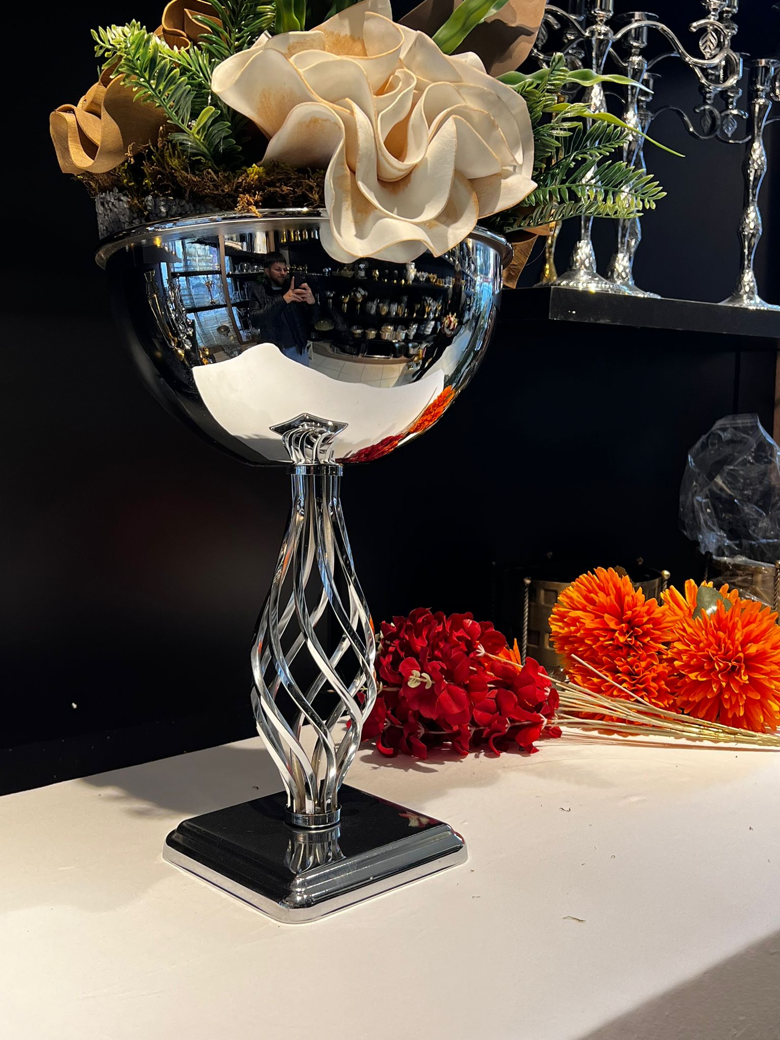 VAZO DEKOR Burgu Ayaklı gümüş renk Metal Kadeh Vazo ve Dekoratif Obje