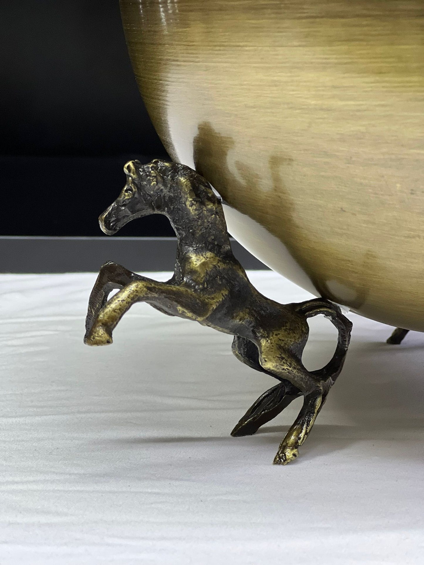 VAZO DEKOR Antik Eskitme Gold At Figürlü Dekoratif Sunum Kasesi - Lüks Pirinç Görünümlü Meyvelik ve Gondol