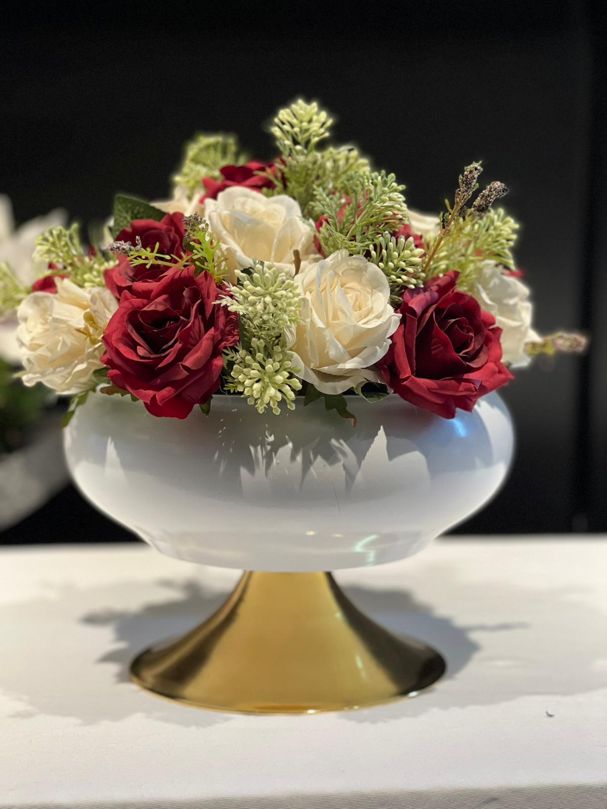 Gold Ayaklı Beyaz Vazo