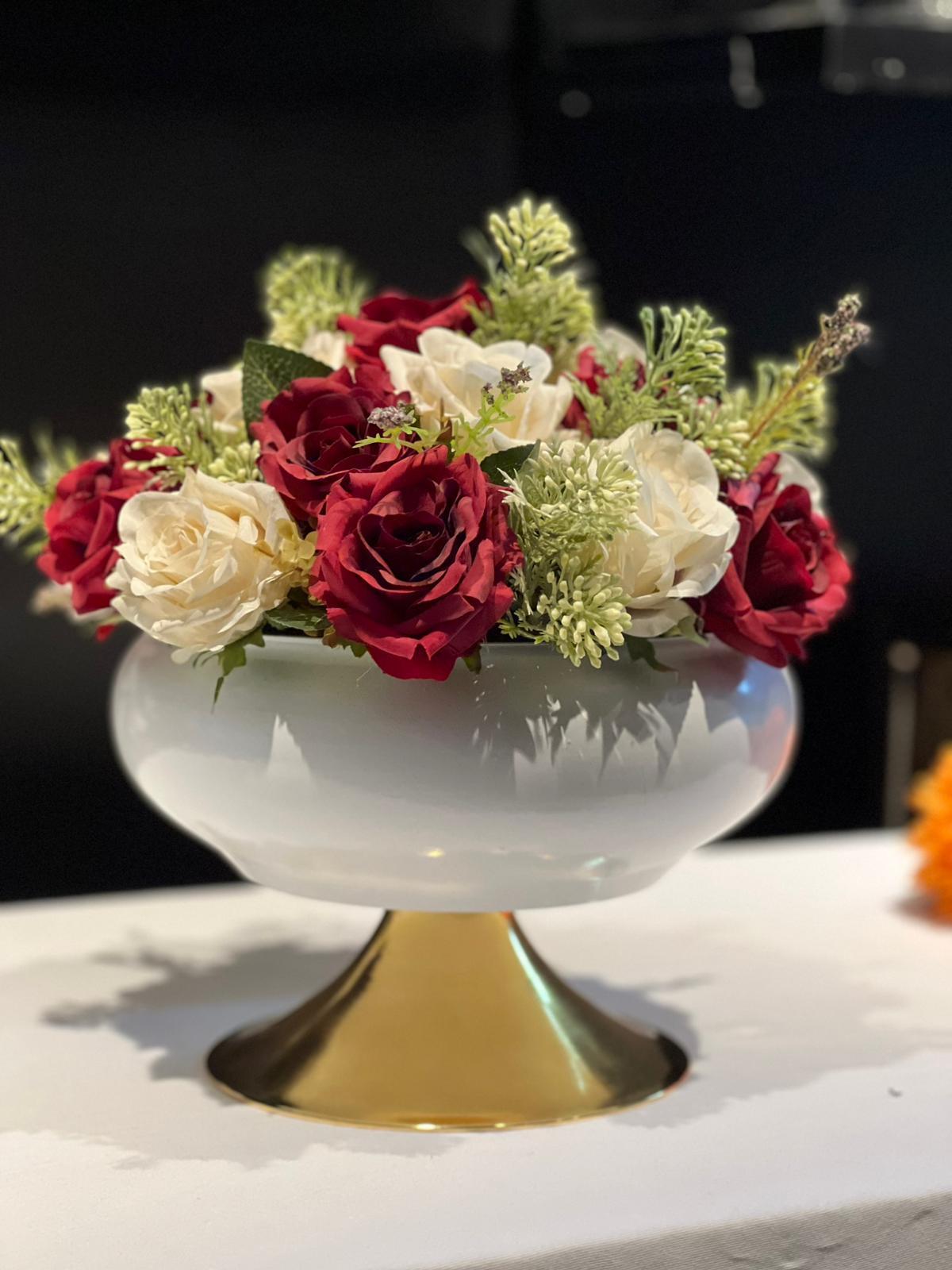 Gold Ayaklı Beyaz Vazo