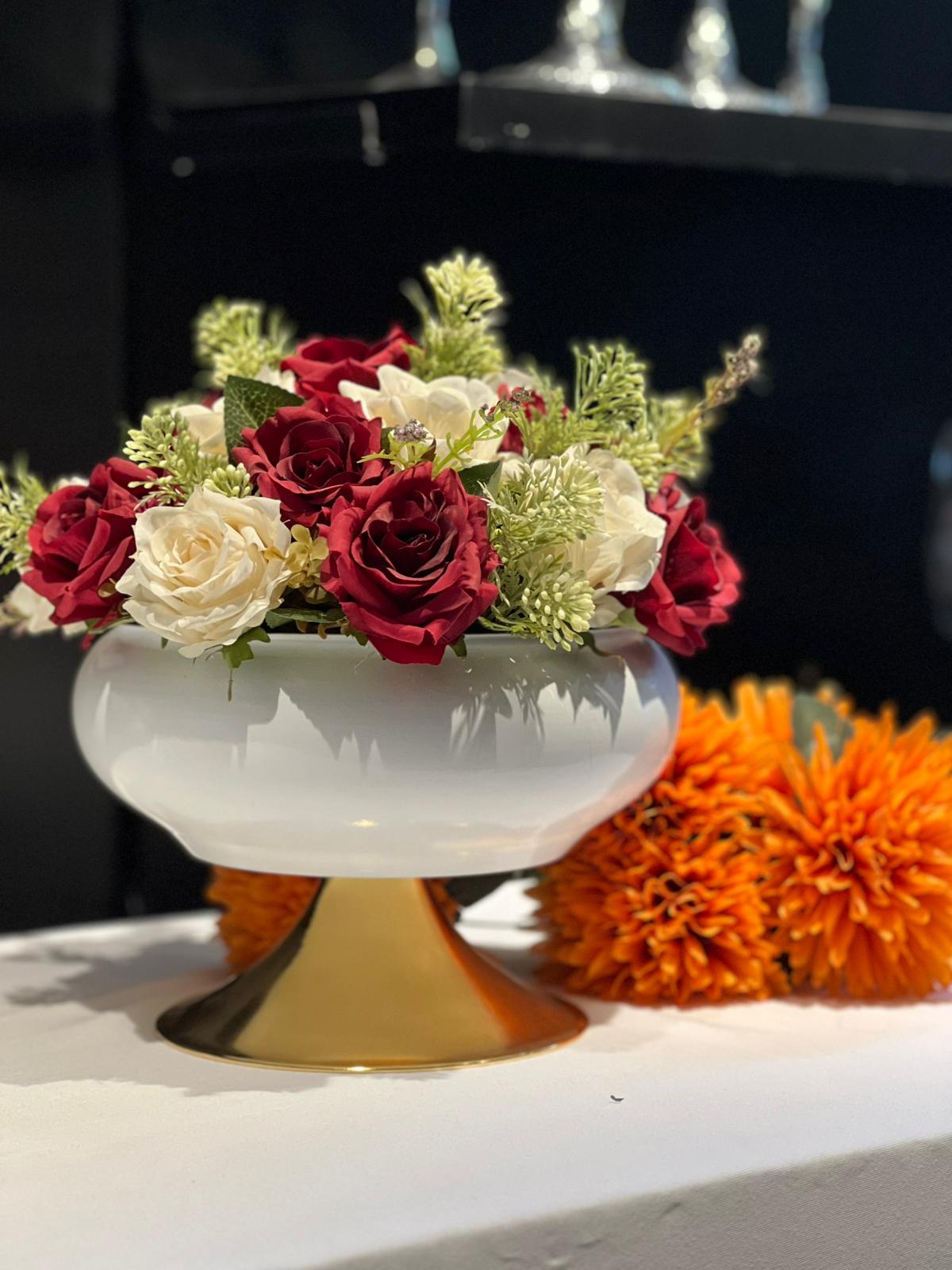 Gold Ayaklı Beyaz Vazo