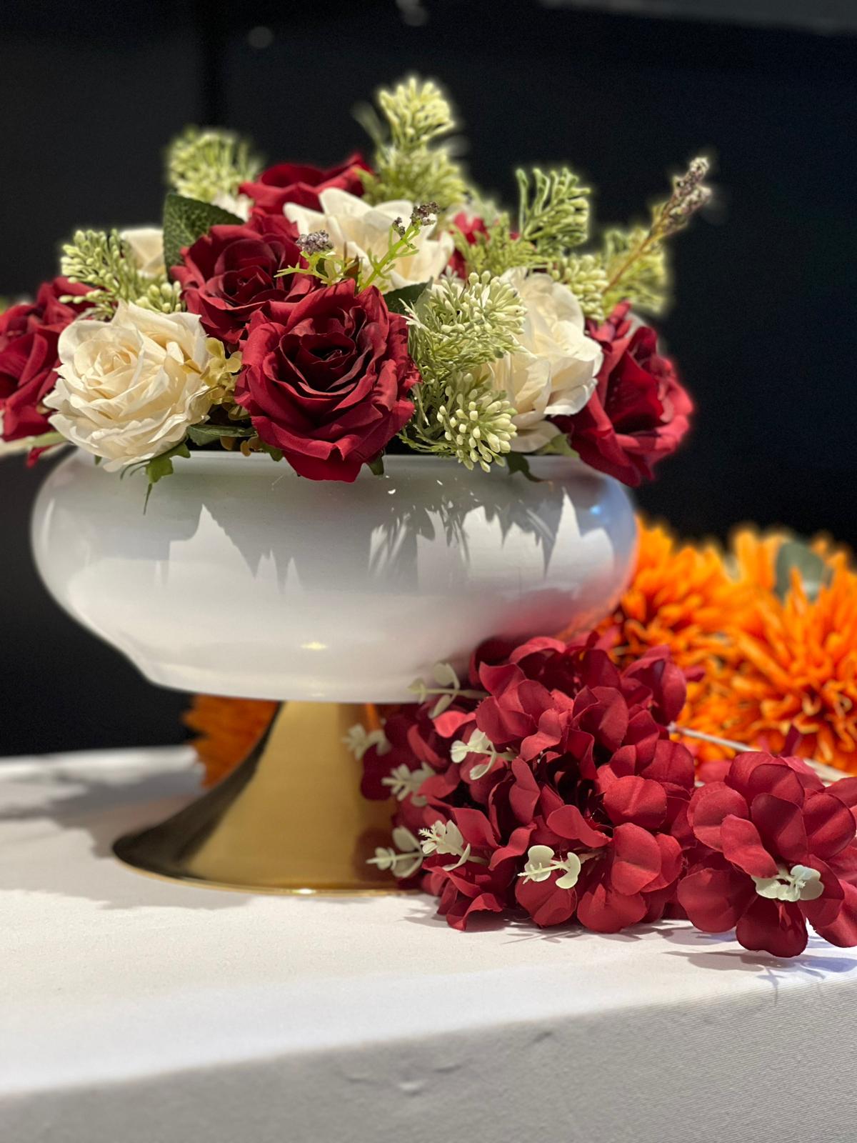 Gold Ayaklı Beyaz Vazo