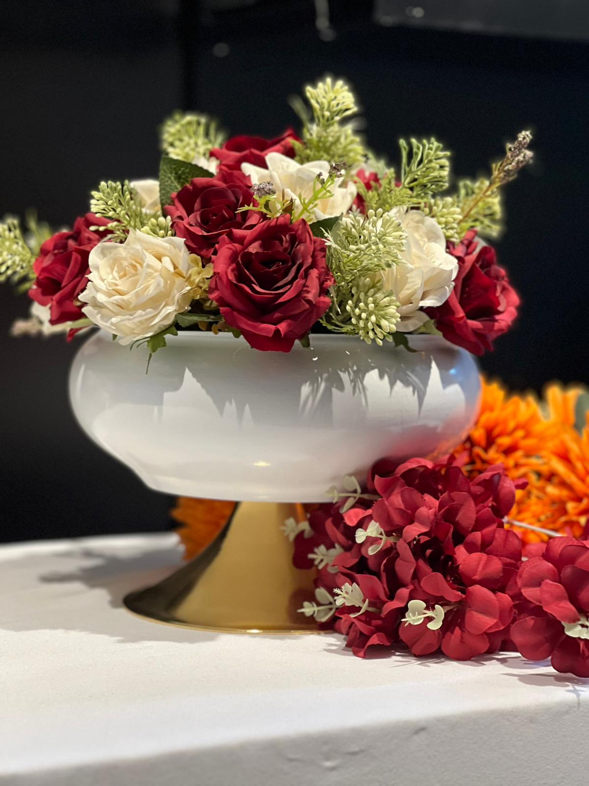 Gold Ayaklı Beyaz Vazo